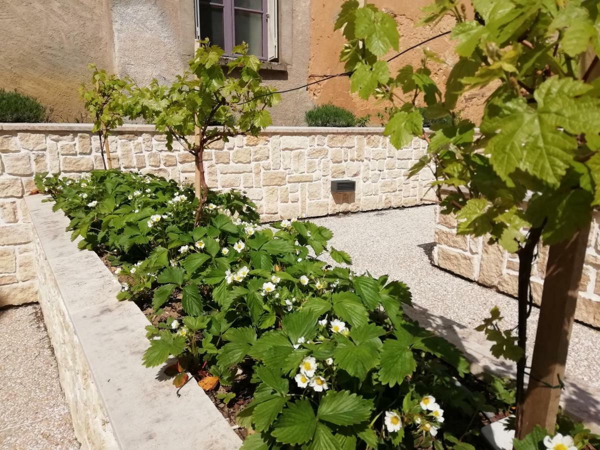 L'Auberge De Треньи Экстерьер фото